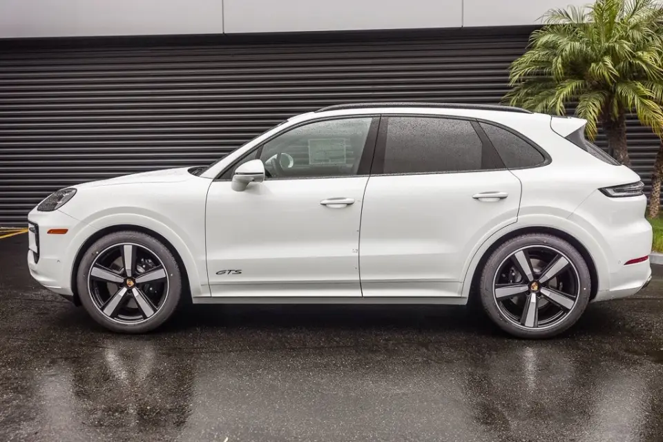 2026 Porsche Cayenne GTS - Photo 15
