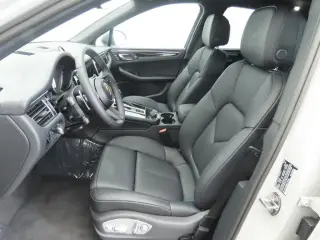 2025 Porsche Macan Base - Photo 37