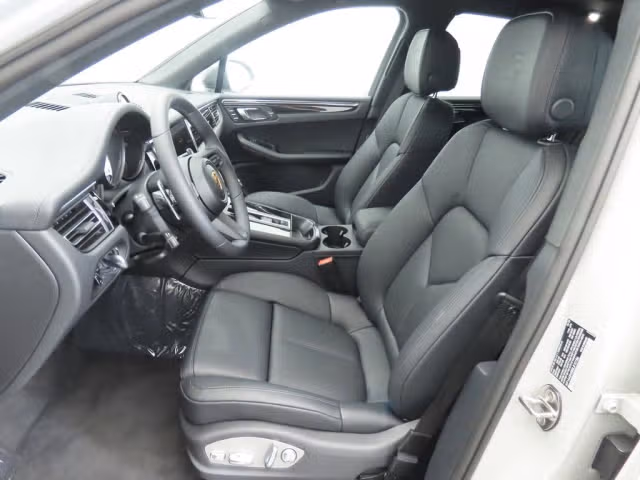 2025 Porsche Macan Base - Photo 34