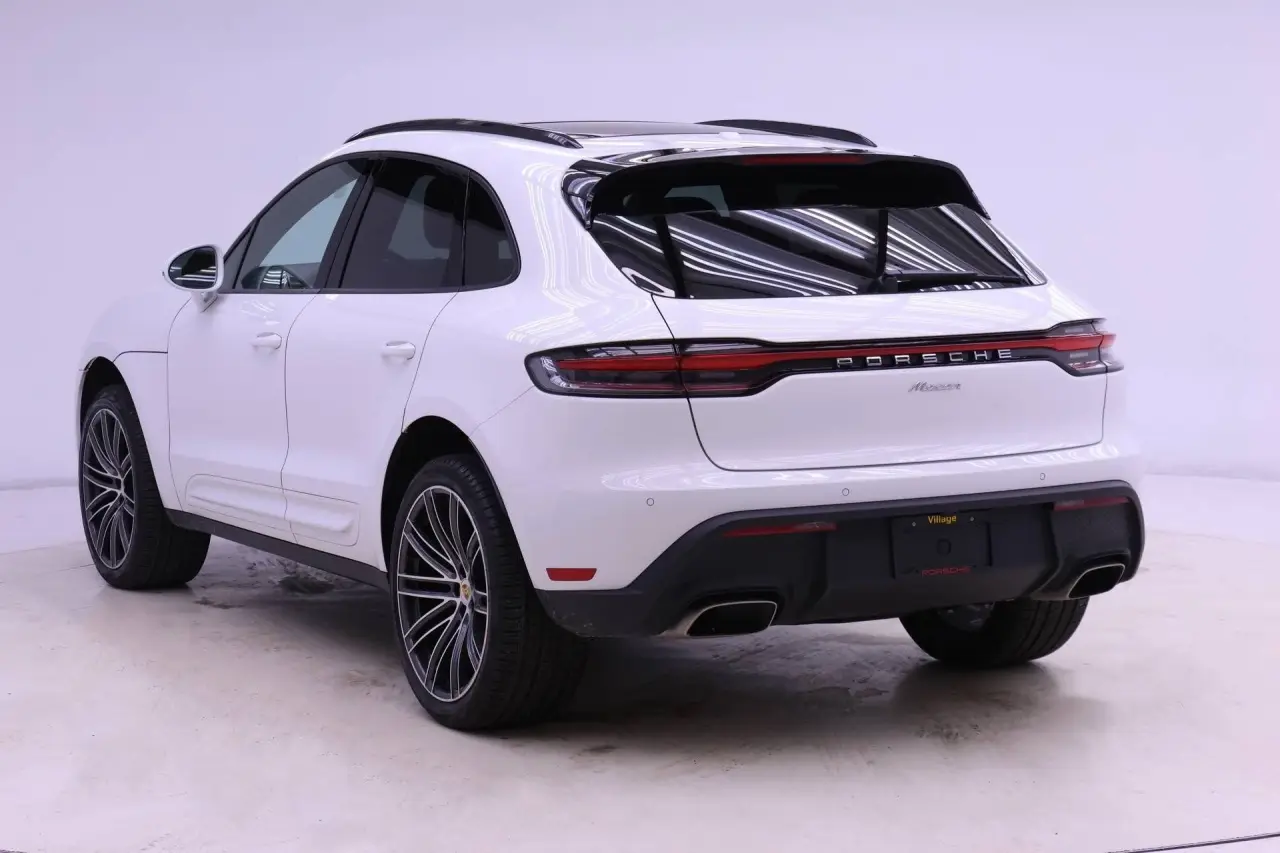 2025 Porsche Macan - Photo 24