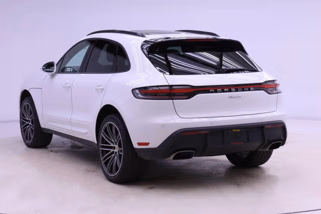 2025 Porsche Macan - Photo 18