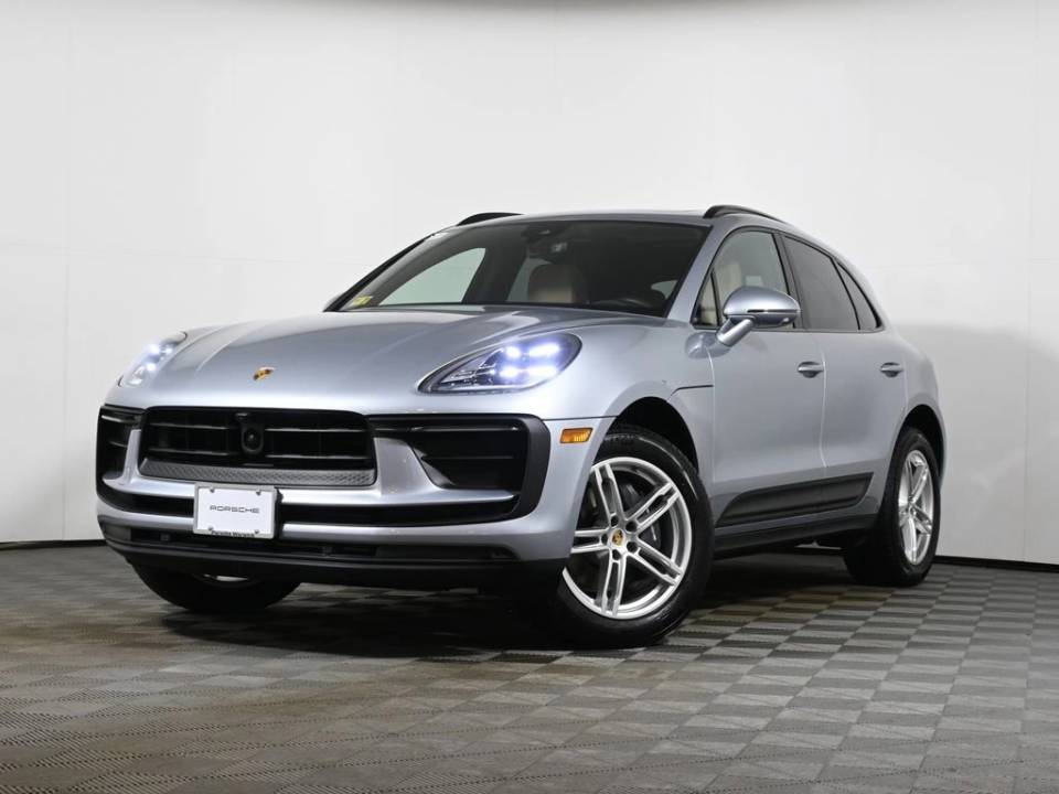 2025 Porsche Macan Base