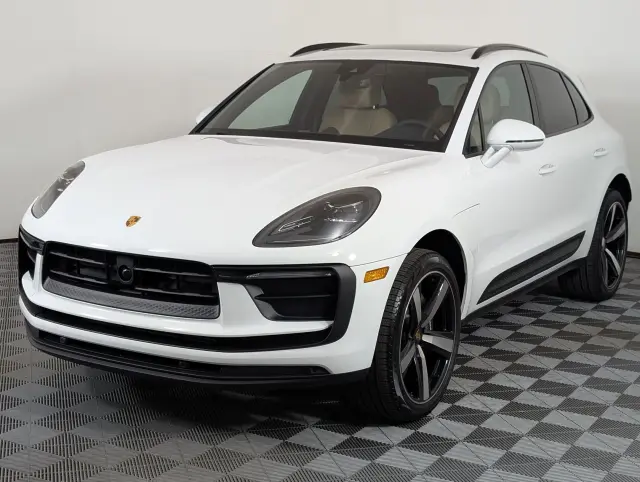 2026 Porsche Macan T - Photo 6