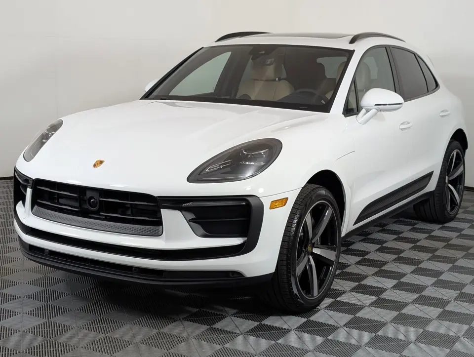 2026 Porsche Macan T - Photo 7
