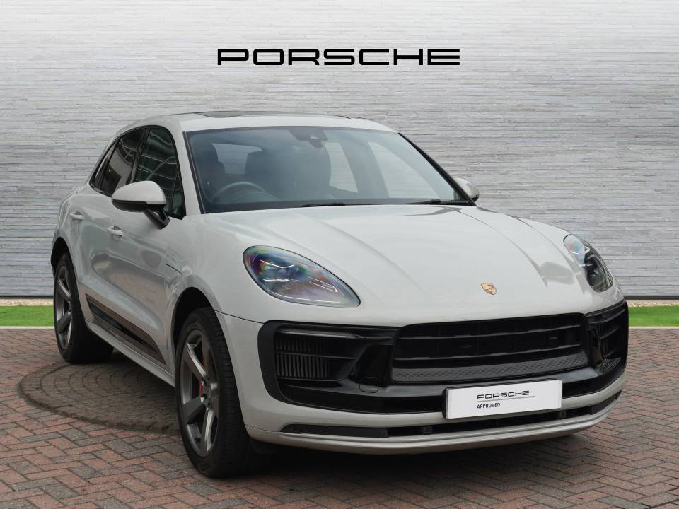 2024 PORSCHE MACAN