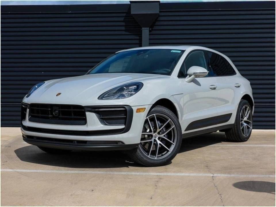 2025 Porsche Macan Base