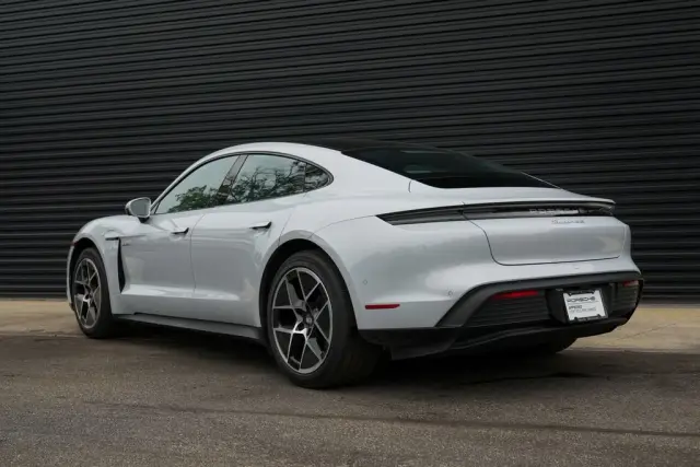 2025 Porsche Taycan S - Photo 22