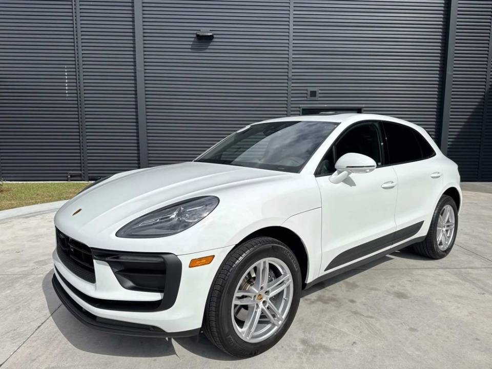 2025 Porsche Macan T
