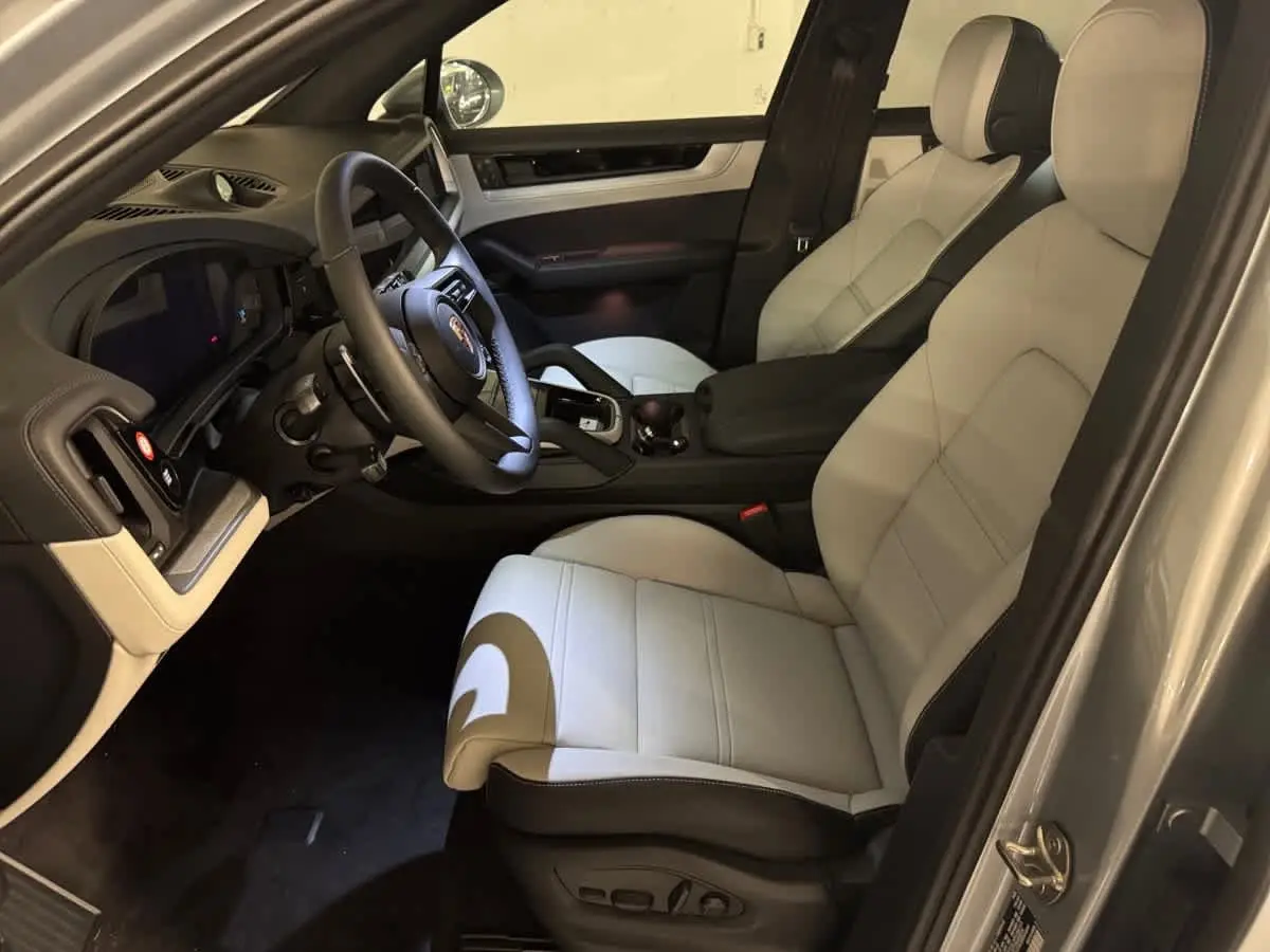 2025 Porsche Cayenne E-Hybrid - Photo 40