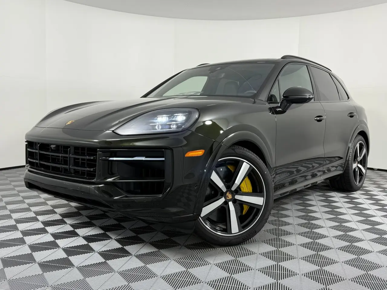 2026 Porsche Cayenne GTS - Photo 8