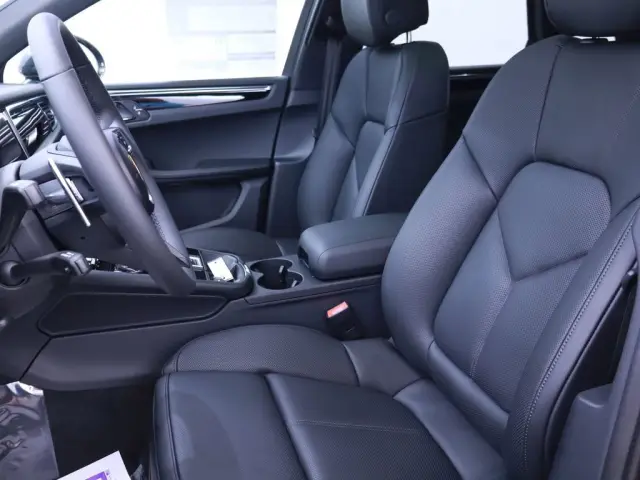 2025 Porsche Macan - Photo 38