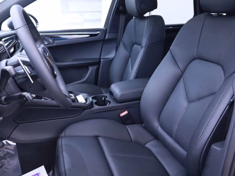 2025 Porsche Macan - Photo 35