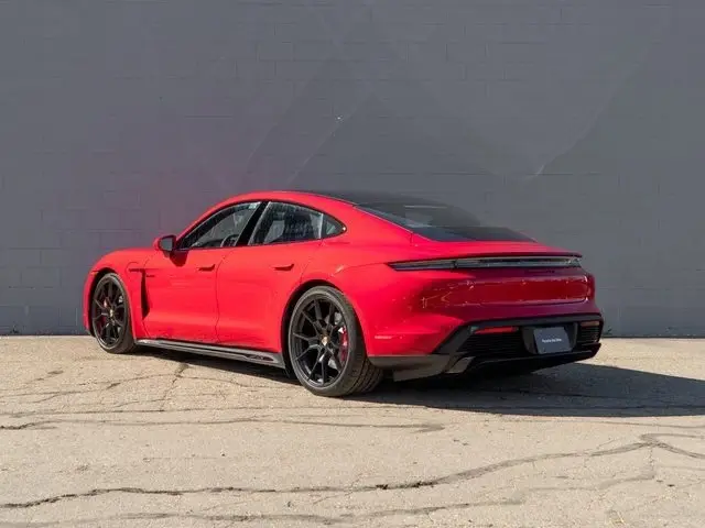 2026 Porsche Taycan GTS - Photo 22