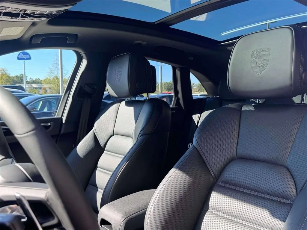 2026 Porsche Macan - Photo 40