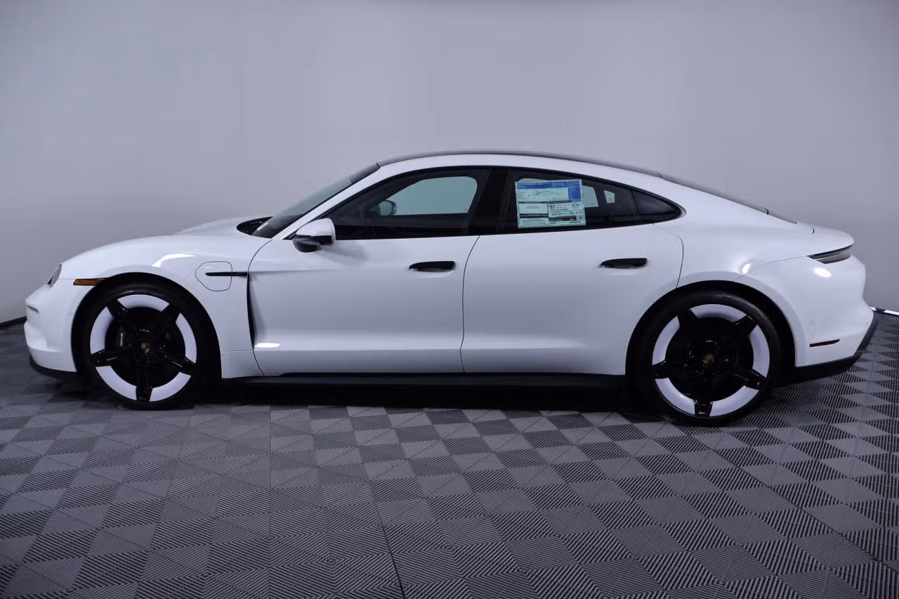 2025 Porsche Taycan Base - Photo 12