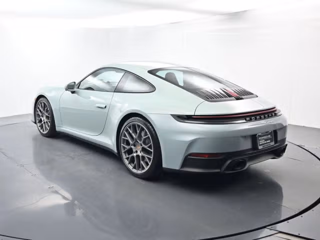 2025 Porsche 911 - Photo 18
