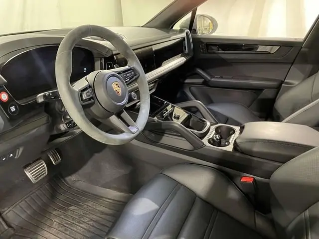 2025 Porsche Cayenne GTS - Photo 30
