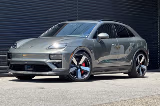 2025 Porsche Macan Macan Turbo Electric's photo