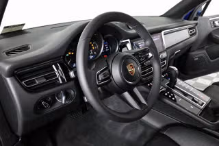 2025 Porsche Macan - Photo 25