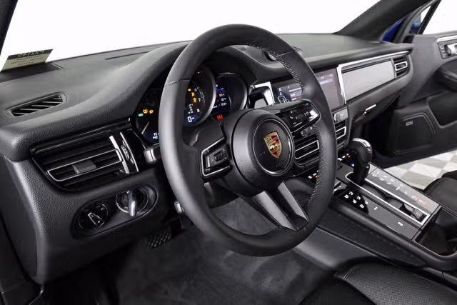 2025 Porsche Macan - Photo 26