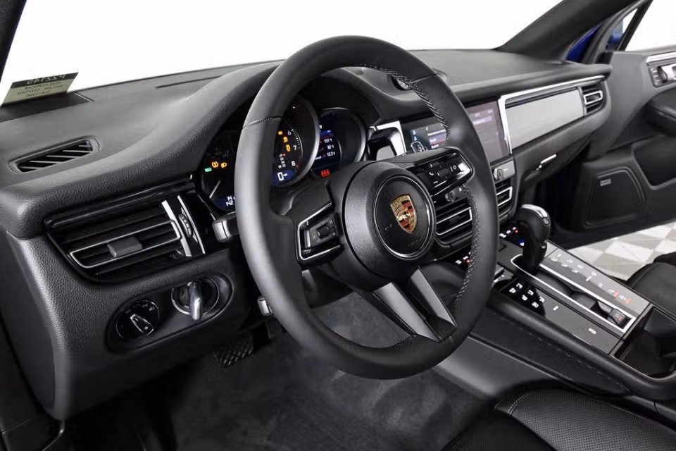 2025 Porsche Macan - Photo 27