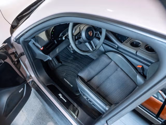 2025 Porsche Taycan 26