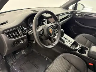 2025 Porsche Macan T - Photo 29