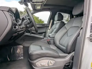 2026 Porsche Macan T - Photo 37