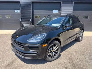 2026 Porsche Macan -'s photo