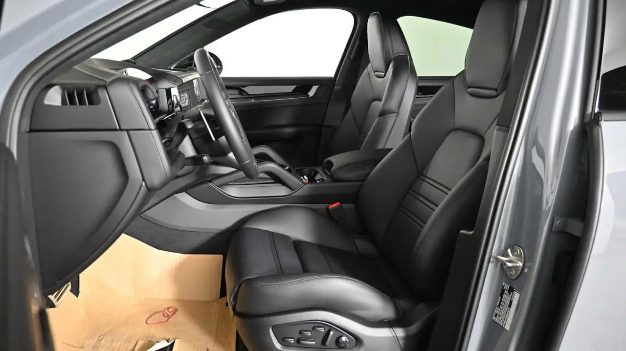 2025 Porsche Cayenne Coup Turbo GT - Photo 32
