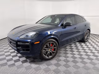 2024 Porsche Cayenne Turbo E-Hybrid's photo