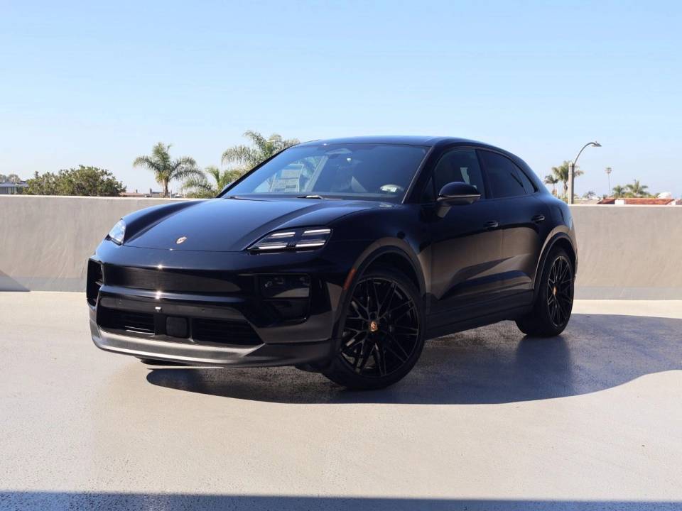 2026 Porsche Macan Base