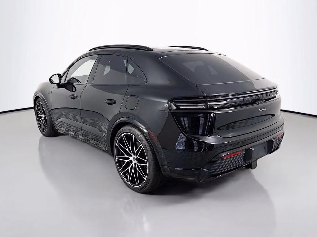 2025 Porsche Macan Turbo Electric - Photo 20