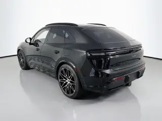 2025 Porsche Macan Turbo Electric - Photo 21