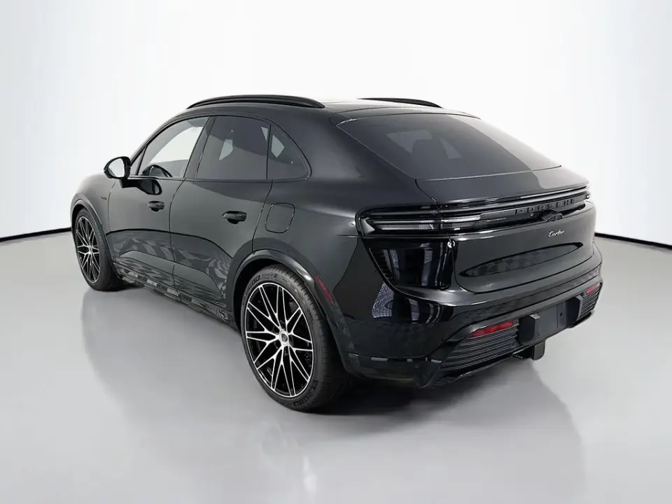 2025 Porsche Macan Turbo Electric - Photo 23