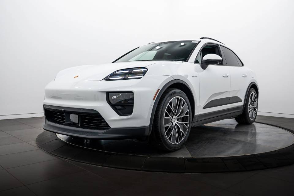 2026 Porsche Macan Base