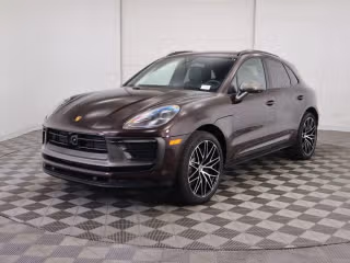 2025 Porsche Macan T's photo