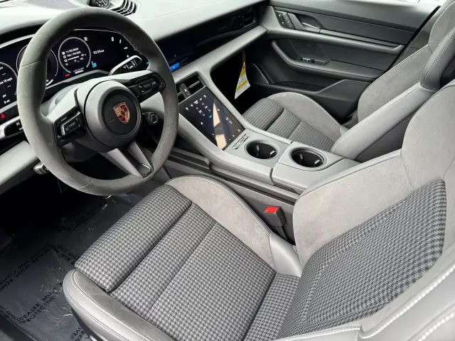 2026 Porsche Taycan GTS - Photo 30