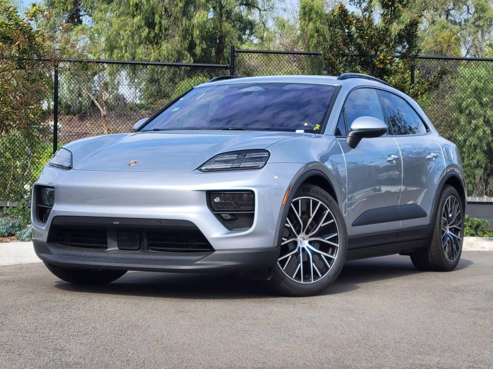 2025 Porsche Macan Base