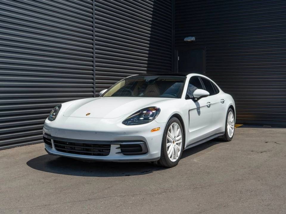 2018 Porsche Panamera 4