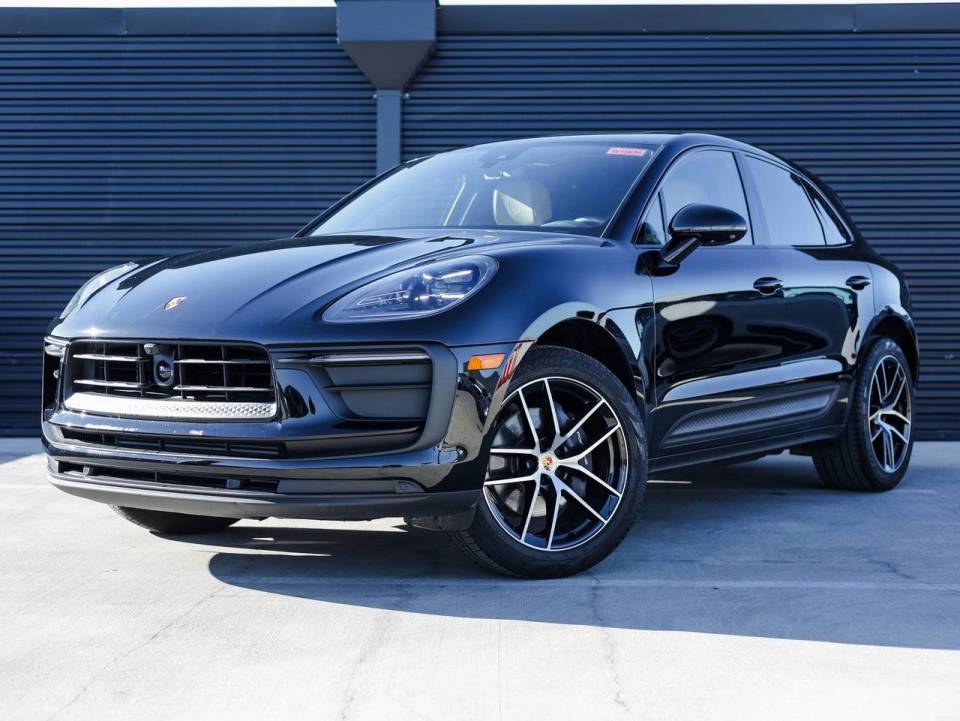 2025 Porsche Macan Base