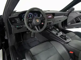 2025 Porsche 911 GTS - Photo 29