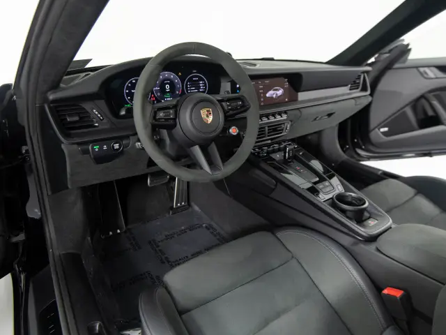 2025 Porsche 911 GTS - Photo 30