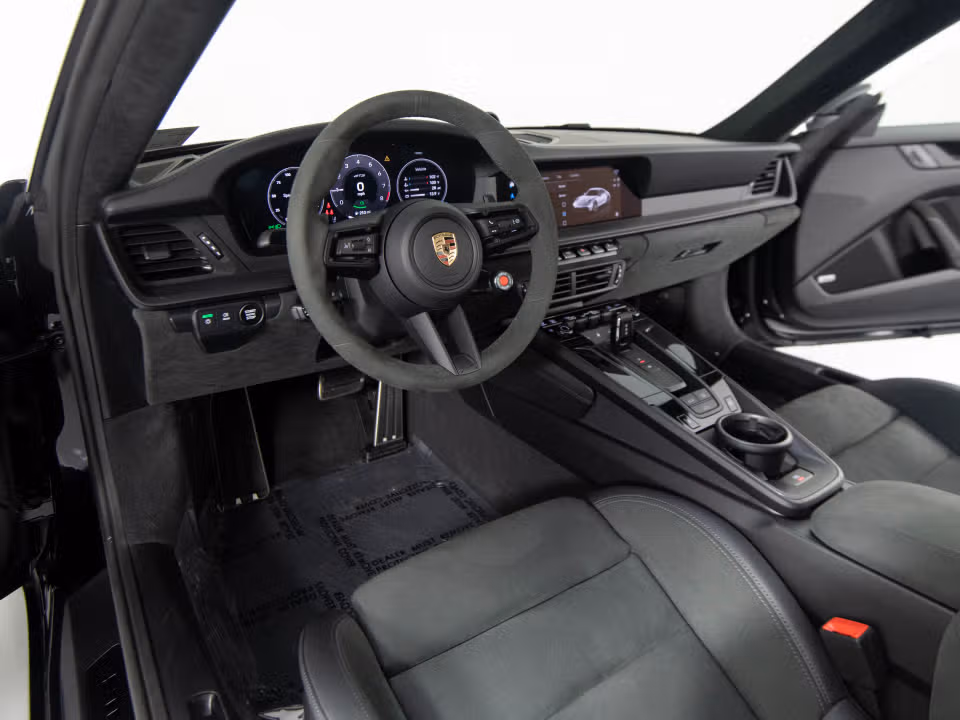2025 Porsche 911 GTS - Photo 27