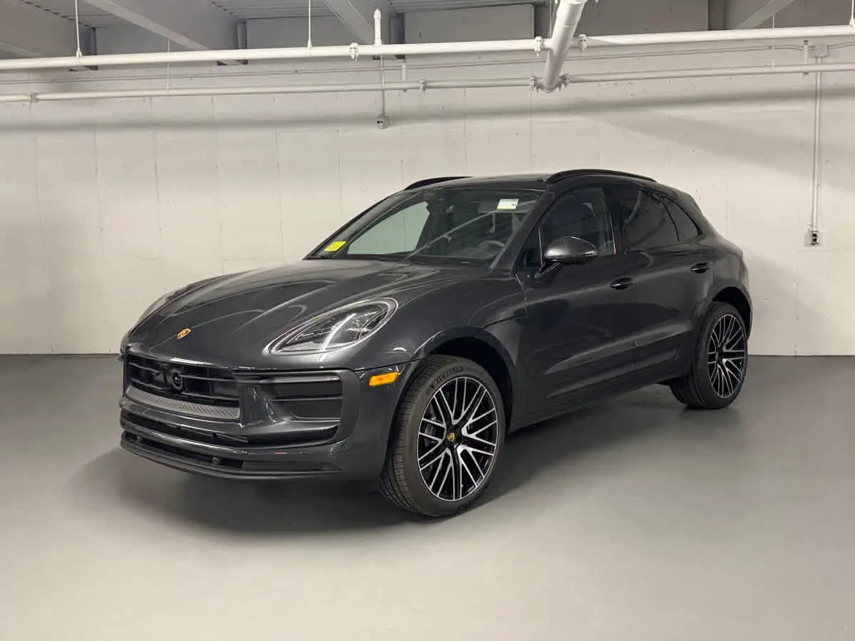2026 Porsche Macan - Photo 8