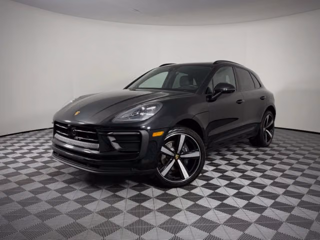 2026 Porsche Macan T - Photo 2