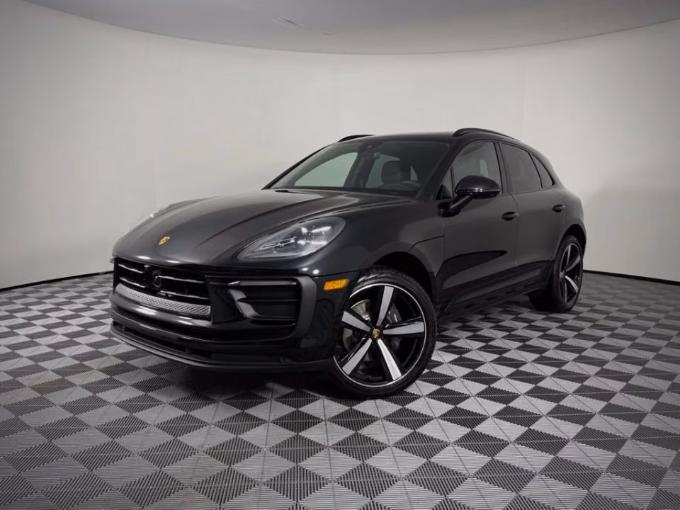 2026 Porsche Macan T - Photo 3