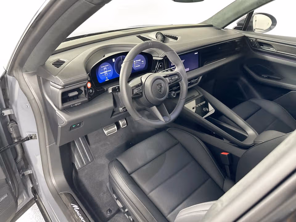 2025 Porsche Macan Turbo Electric - Photo 27