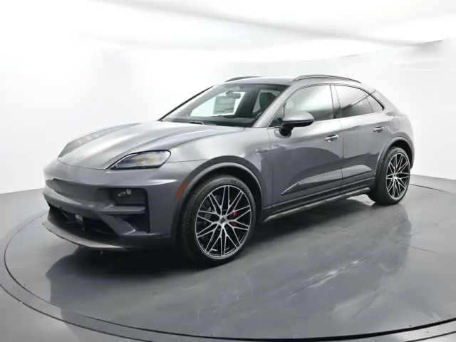 2026 Porsche Macan Turbo Electric - Photo 6