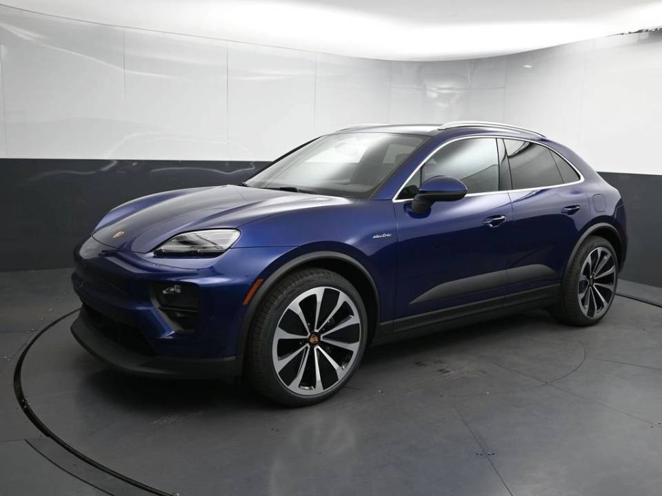 2025 Porsche Macan Base